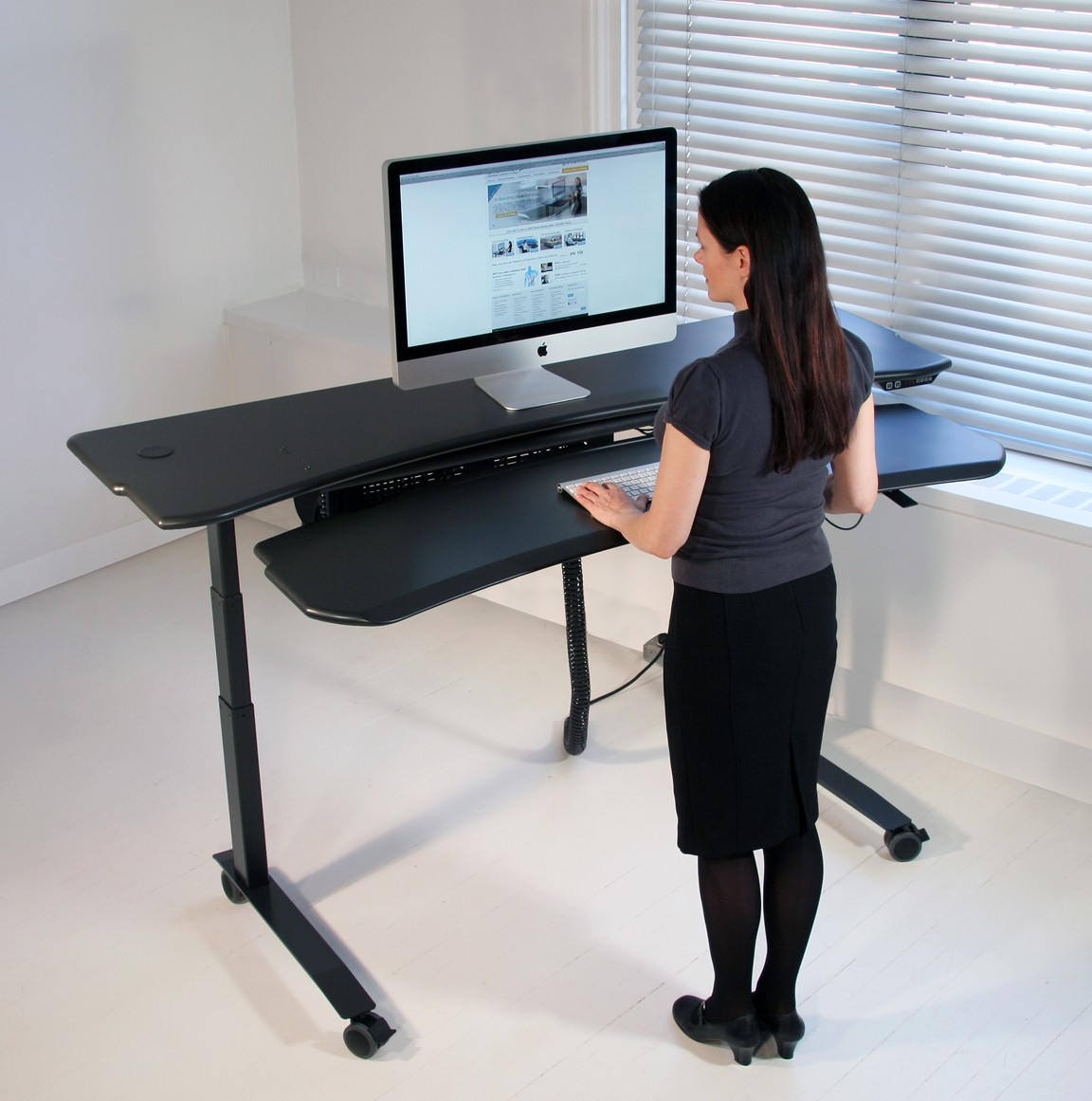Adjustable sit-stand desks